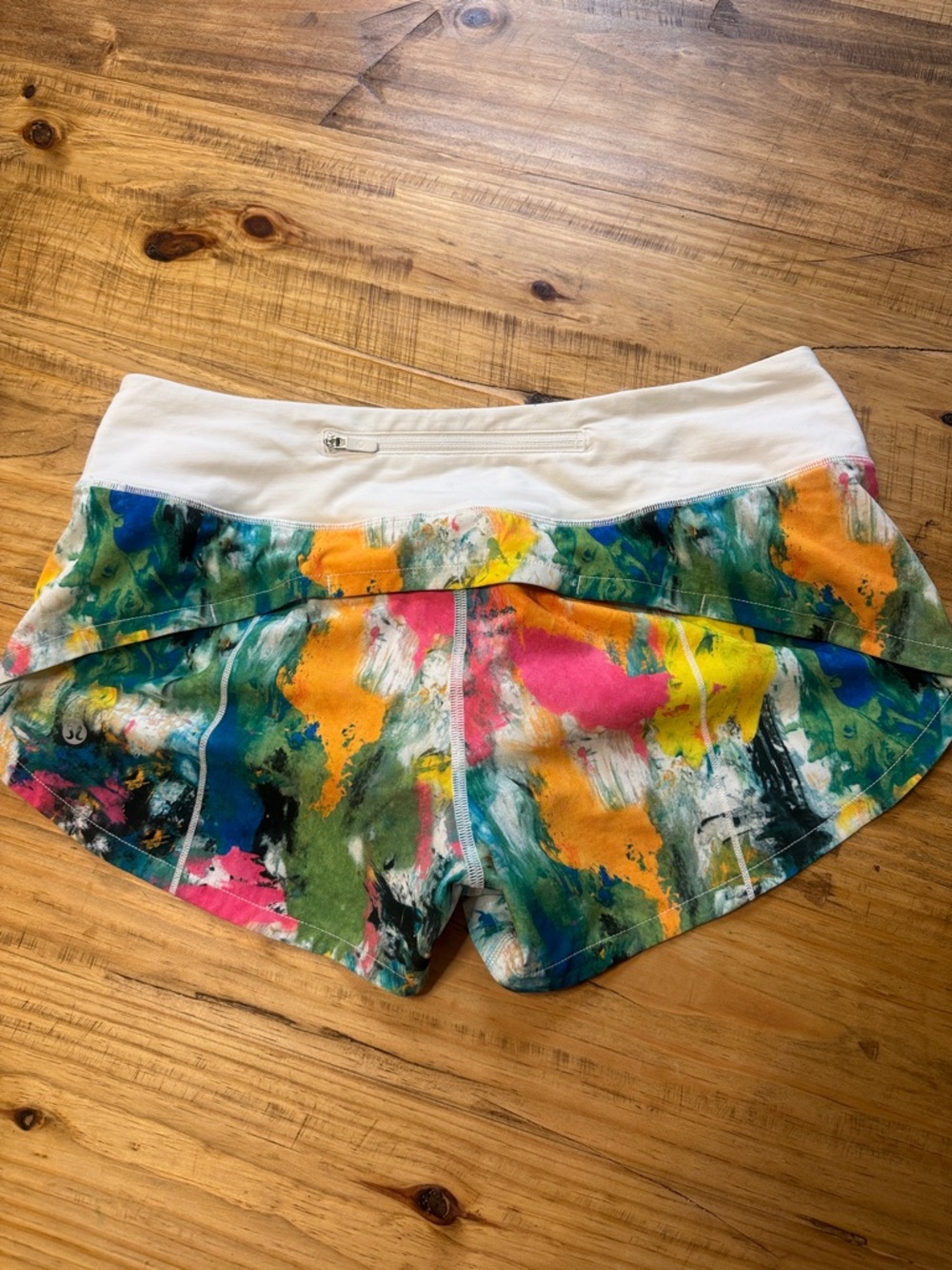 Lululemon Speed up Shorts in the color No Limits White Multi!! - Picture 3 of 3